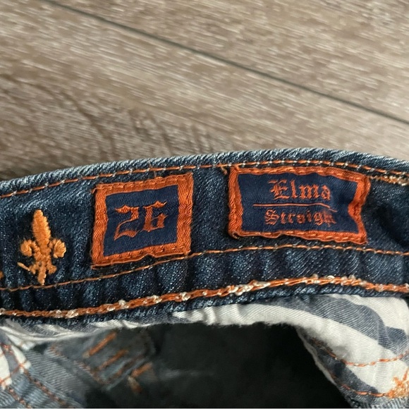 Rock Revival Elma Straight Jean
Dark Wash with contrast stitching
Size 26 - Picture 10 of 15